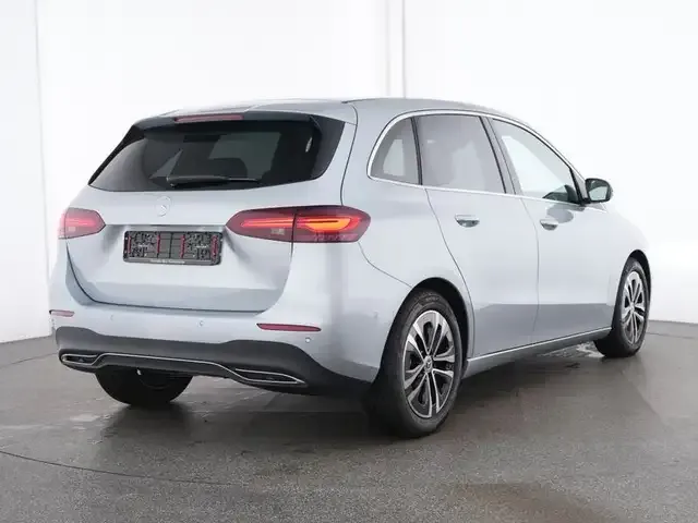 Mercedes-Benz B 220