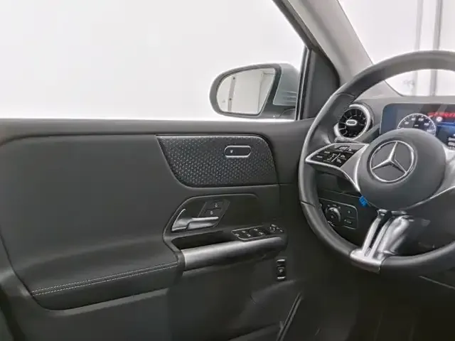 Mercedes-Benz B 220
