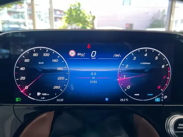 Mercedes-Benz E 200