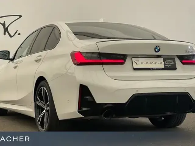BMW 330
