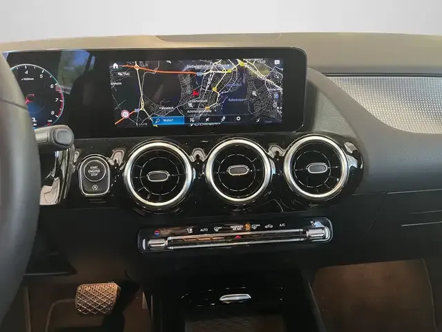 Mercedes-Benz GLA 180
