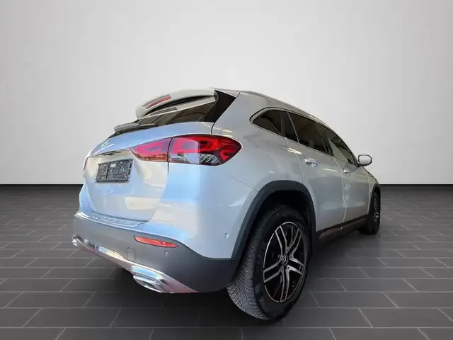 Mercedes-Benz GLA 180