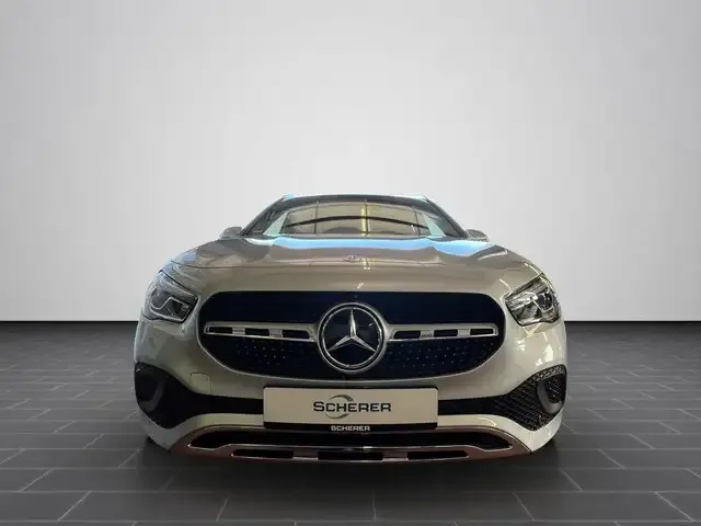 Mercedes-Benz GLA 180