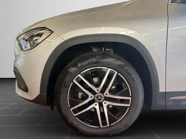 Mercedes-Benz GLA 180