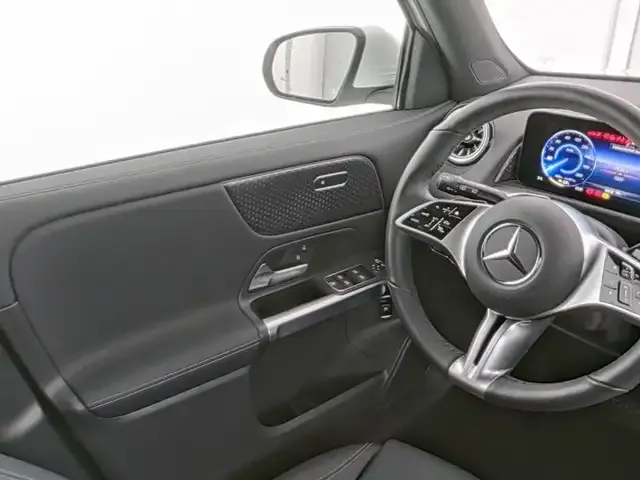 Mercedes-Benz EQB 300