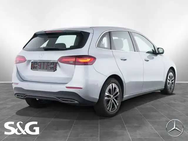 Mercedes-Benz B 180