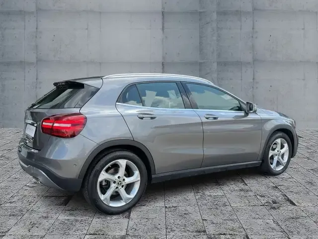 Mercedes-Benz GLA 180