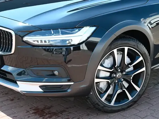 Volvo V90 Cross Country