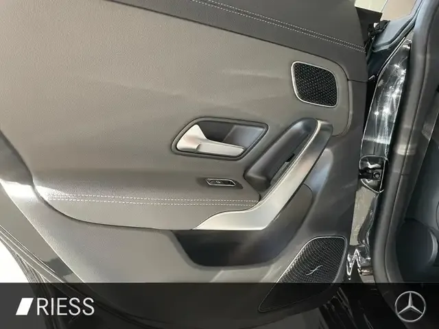 Mercedes-Benz CLA 220