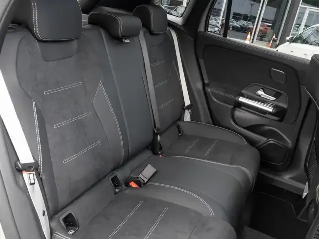 Mercedes-Benz GLA 220