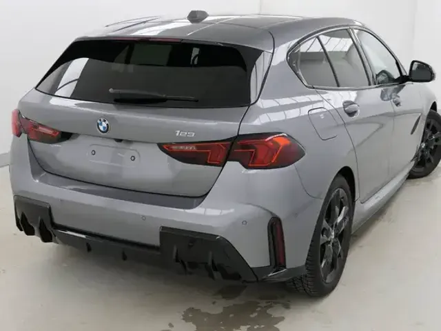 BMW 123