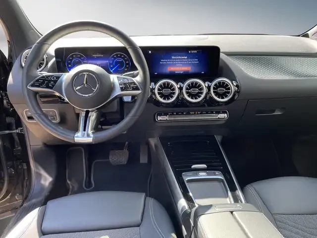 Mercedes-Benz EQA 300