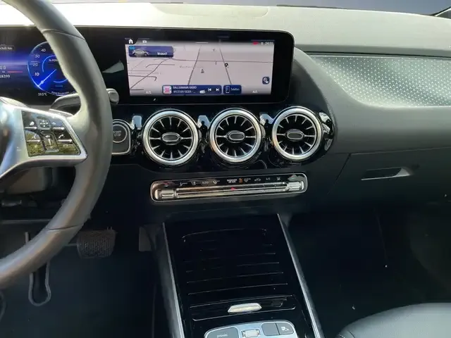 Mercedes-Benz EQA 300
