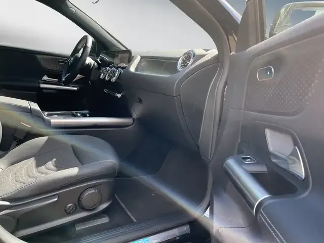 Mercedes-Benz EQA 300