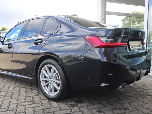 BMW 330