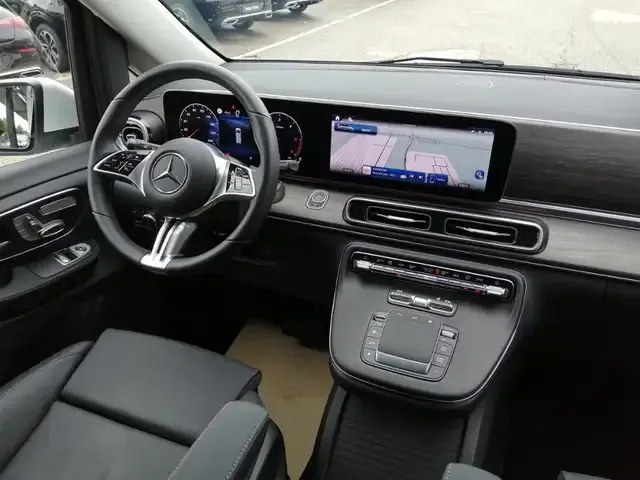 Mercedes-Benz V 220