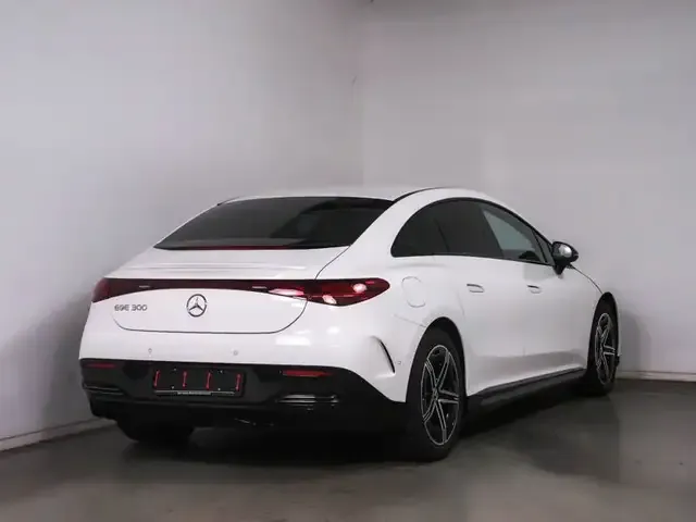 Mercedes-Benz EQE 300