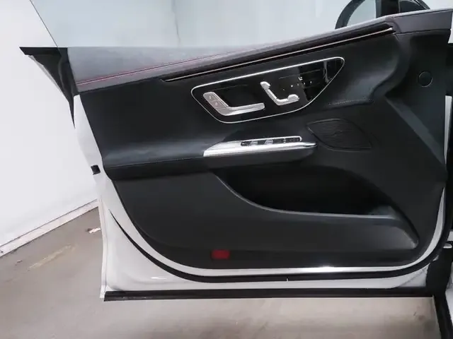 Mercedes-Benz EQE 300