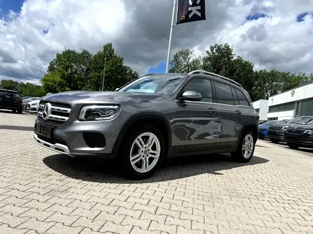 Mercedes-Benz GLB 220
