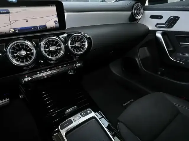Mercedes-Benz CLA 220