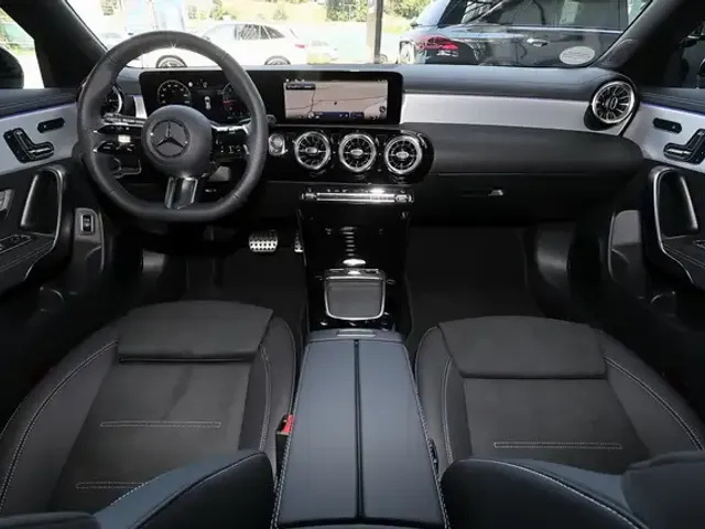 Mercedes-Benz CLA 220