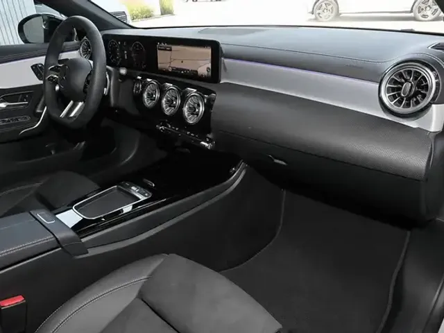 Mercedes-Benz CLA 220