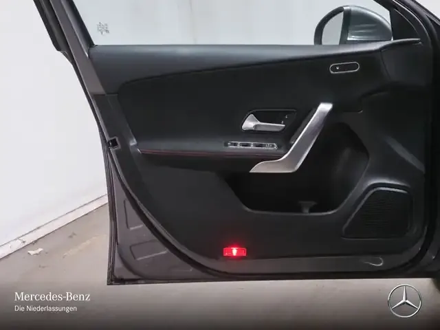 Mercedes-Benz A 220