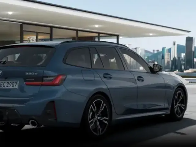 BMW 330