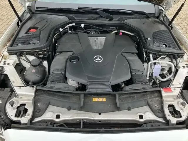 Mercedes-Benz E 400