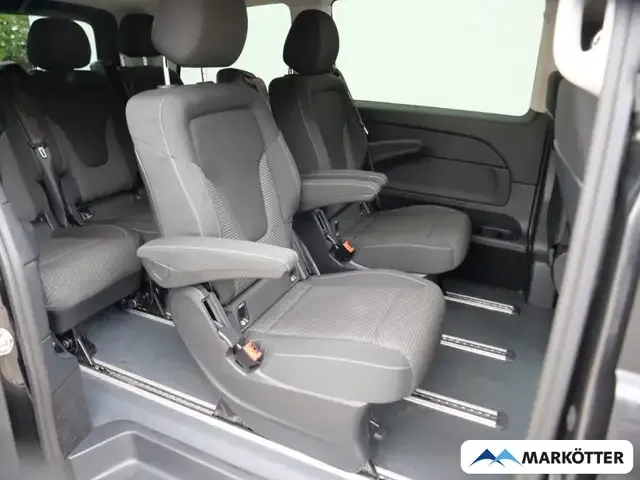 Mercedes-Benz V 220
