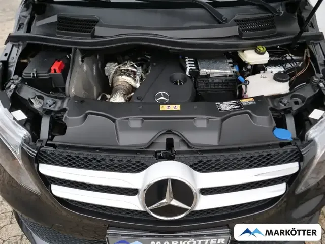 Mercedes-Benz V 220