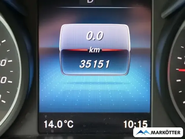Mercedes-Benz V 220