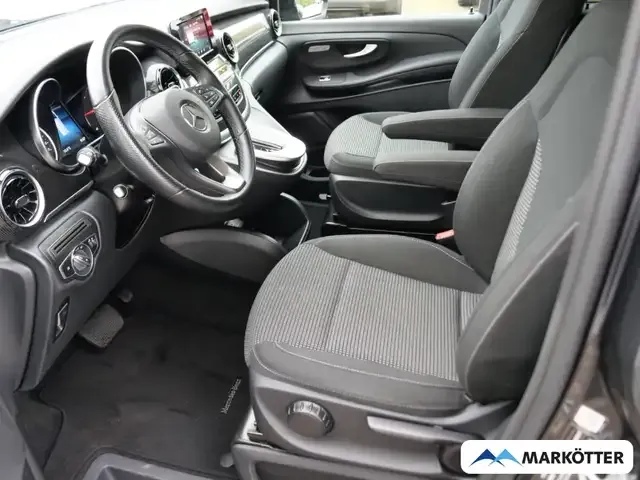 Mercedes-Benz V 220
