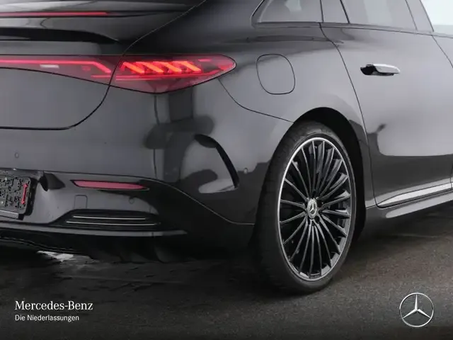 Mercedes-Benz EQE 300