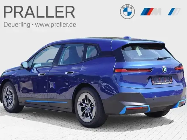 BMW iX