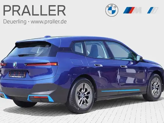BMW iX