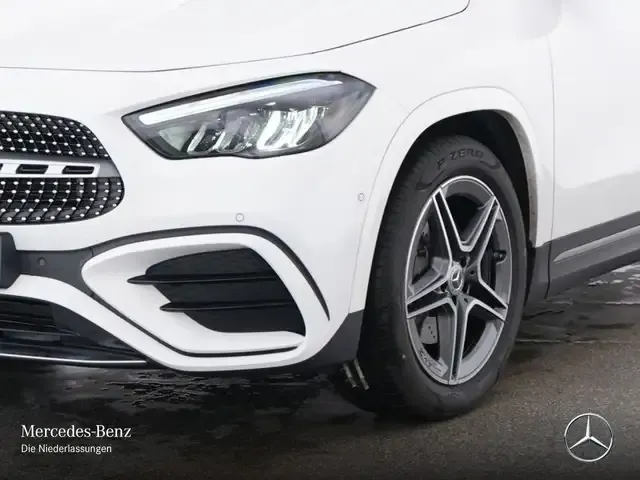 Mercedes-Benz GLA 220