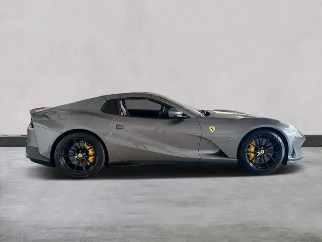 Ferrari 812