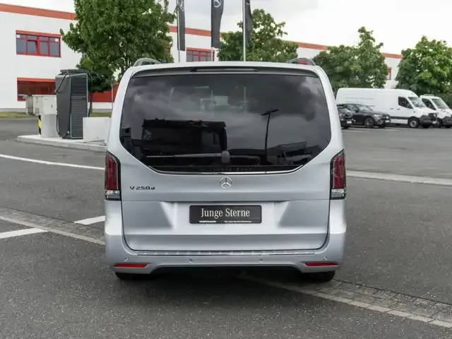 Mercedes-Benz V 250