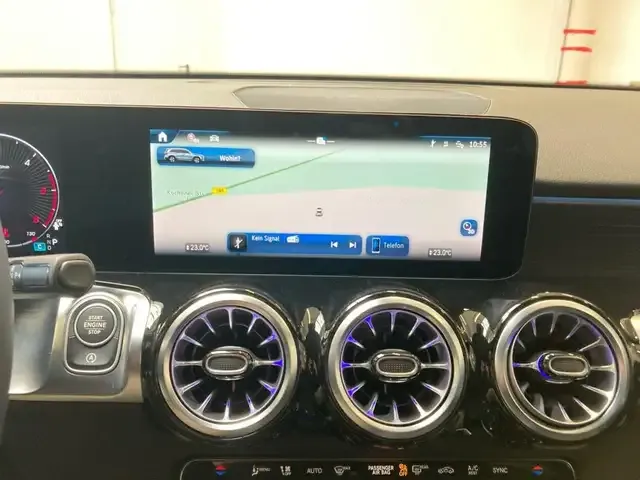Mercedes-Benz GLB 220