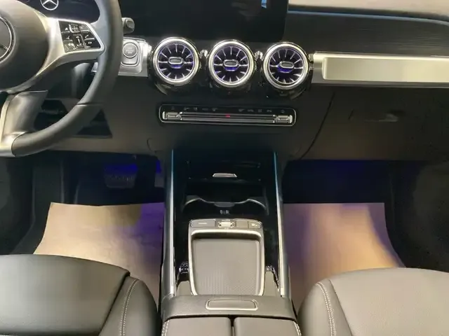 Mercedes-Benz GLB 220