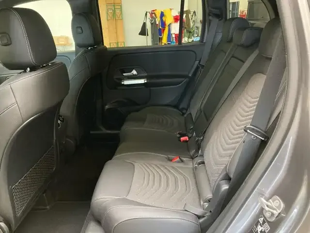 Mercedes-Benz GLB 220
