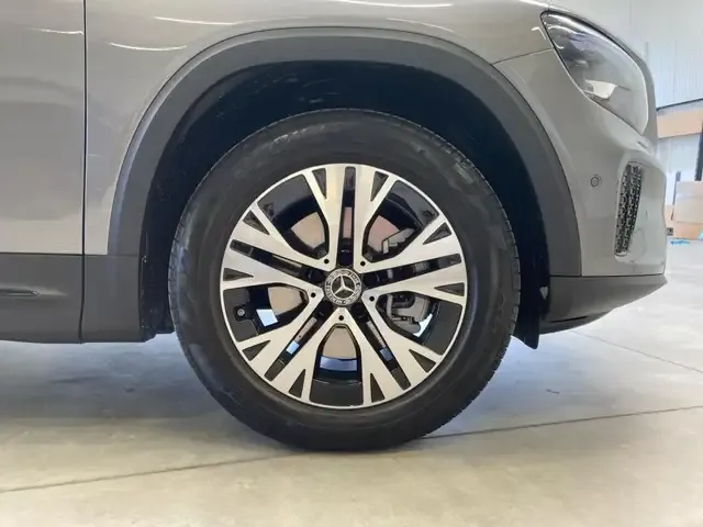 Mercedes-Benz GLB 220