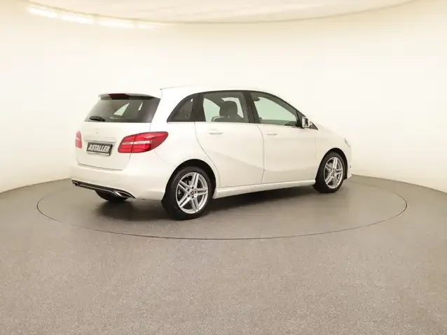 Mercedes-Benz B 200