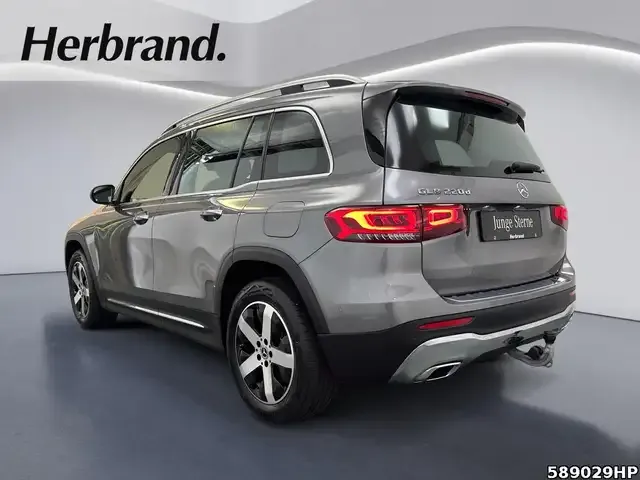 Mercedes-Benz GLB 220