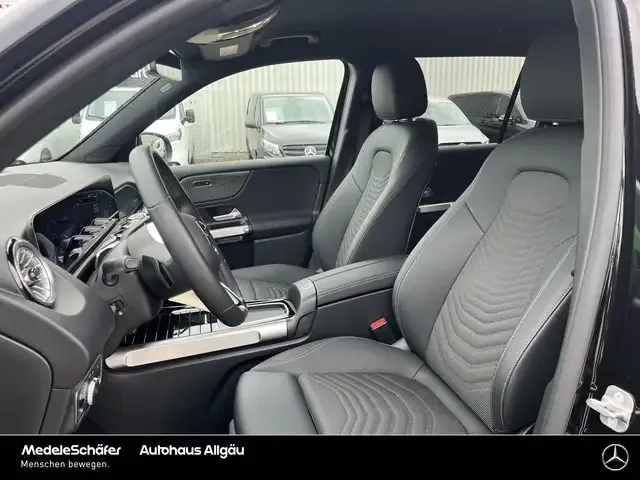 Mercedes-Benz EQB 300