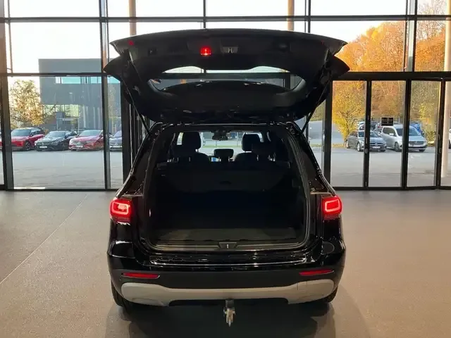 Mercedes-Benz GLB 220