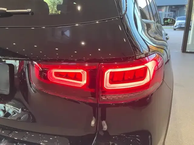 Mercedes-Benz GLB 220