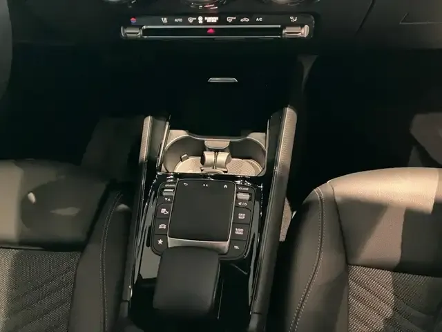 Mercedes-Benz GLB 220