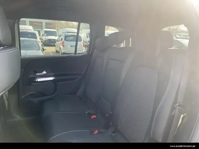 Mercedes-Benz GLB 200